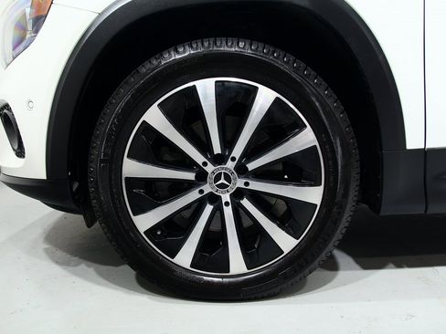 Used 2021 Mercedes-Benz GLB 250 4MATIC image 17