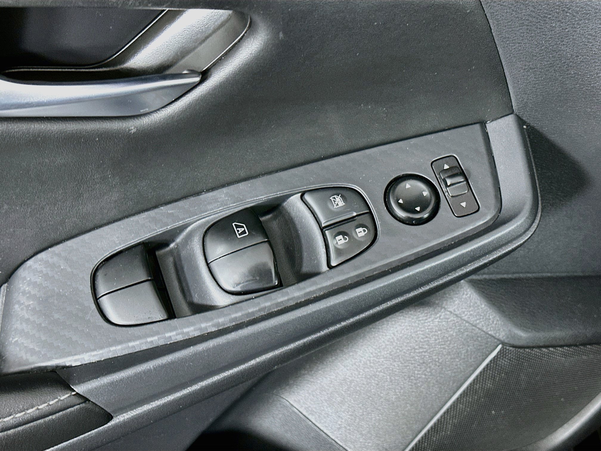 Used 2025 Nissan Sentra SV FWD image 15