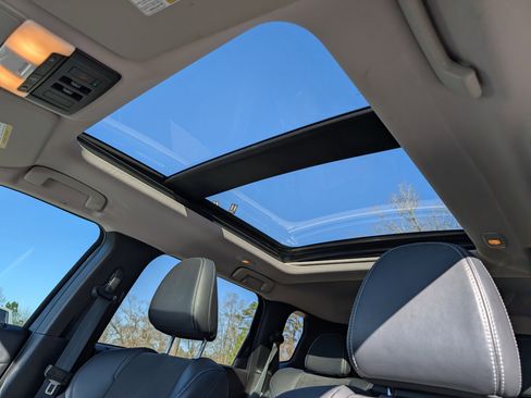 Used 2023 Mitsubishi Outlander SE image 15