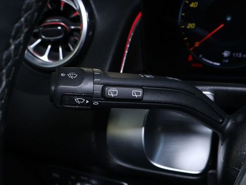 Used 2022 Mercedes-Benz GLB 250 4MATIC w/ Premium Package image 26