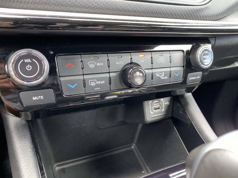 Certified 2025 Jeep Compass Trailhawk AWD/4WD image 16