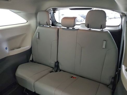 Used 2022 Toyota Sienna XLE image 13