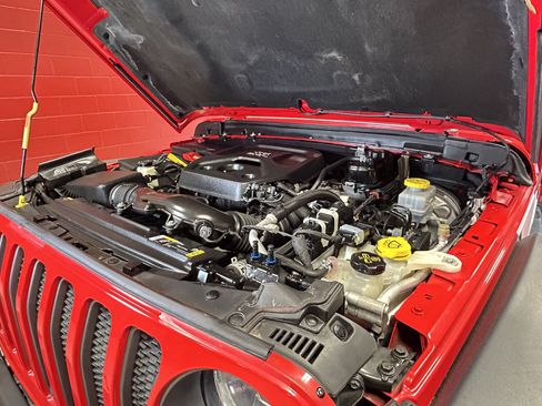 Used 2022 Jeep Wrangler Unlimited Rubicon w/ Cold Weather Group AWD/4WD image 16