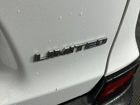 Used 2022 Jeep Cherokee Limited image 16