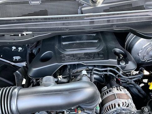 Used 2019 RAM 1500 Laramie w/ Sport Appearance Package AWD/4WD image 32