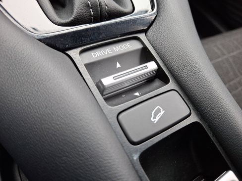 Certified 2023 Honda HR-V LX image 24