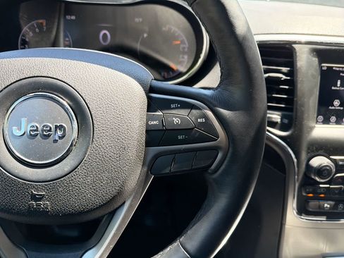 Used 2018 Jeep Grand Cherokee Laredo AWD/4WD image 28