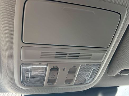 Used 2022 Honda Accord EX-L image 16