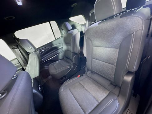 Used 2025 Chevrolet Traverse LT image 28