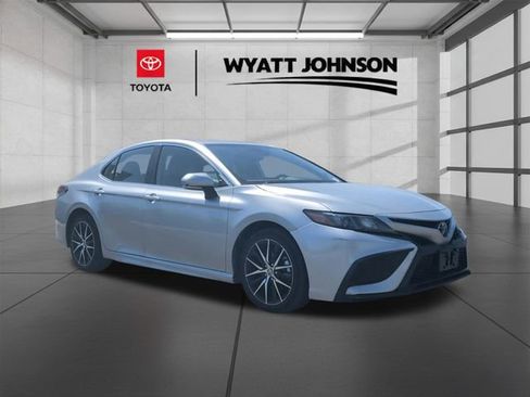 Used 2023 Toyota Camry SE FWD image 4