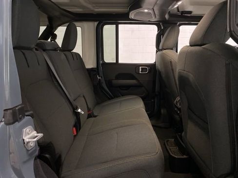 Used 2025 Jeep Wrangler Unlimited Sahara w/ Safety Group AWD/4WD image 22