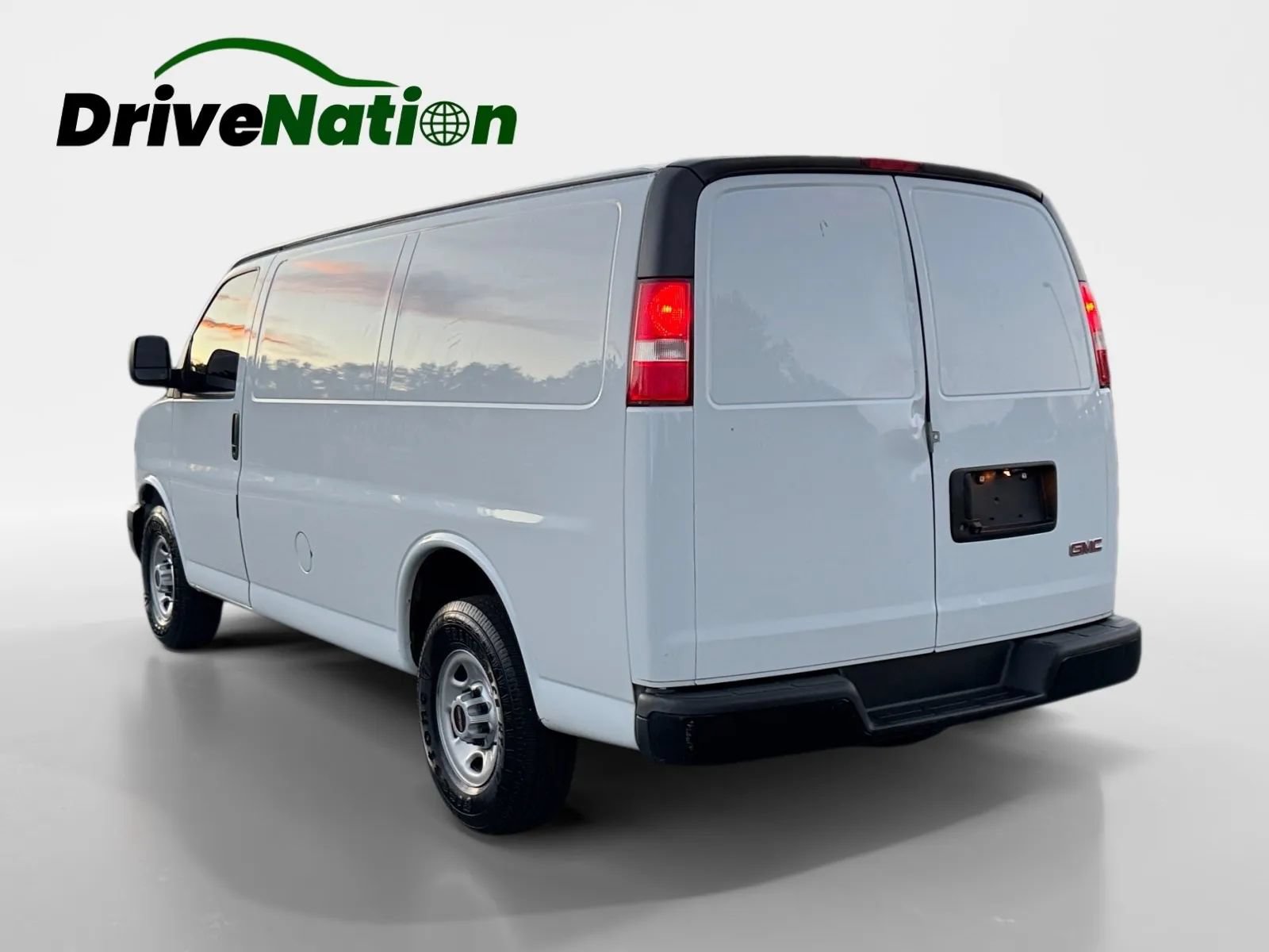 Used 2017 GMC Savana 2500 RWD image 7