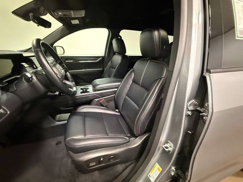 Used 2026 GMC Acadia Elevation w/ Elevation Premium Package AWD/4WD image 12