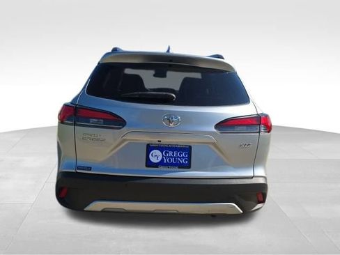 Used 2023 Toyota Corolla Cross XLE image 4
