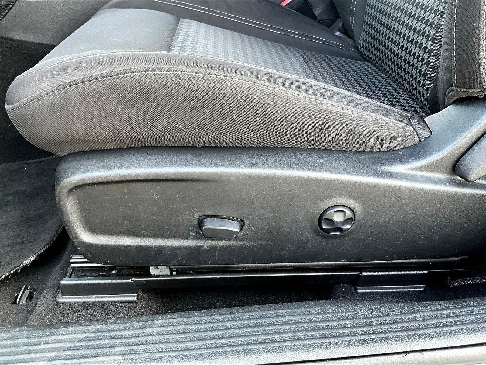 Used 2021 Dodge Challenger SXT RWD image 35