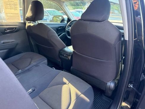Used 2023 Toyota Highlander LE AWD/4WD image 22