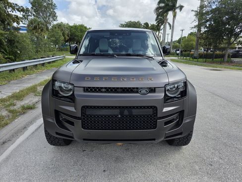 Used 2025 Land Rover Defender 110 AWD/4WD image 8