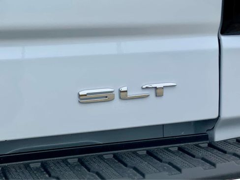 New 2026 GMC Sierra 1500 SLT w/ SLT Convenience Package image 23