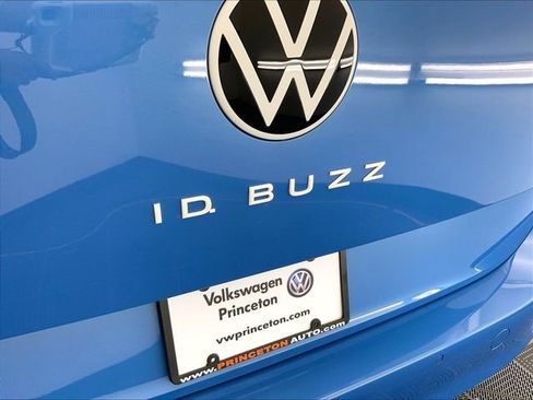 New 2025 Volkswagen ID. Buzz Pro S Plus RWD image 9