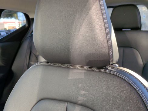 Used 2025 Volvo XC40 B5 Core image 30