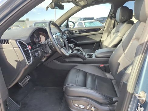 Used 2019 Porsche Cayenne S image 12