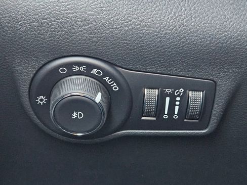 New 2026 Jeep Compass Limited image 18