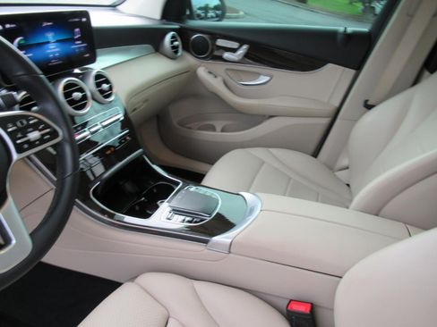 Used 2022 Mercedes-Benz GLC 300 image 16