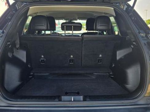 Used 2019 Jeep Cherokee Latitude Plus FWD image 13