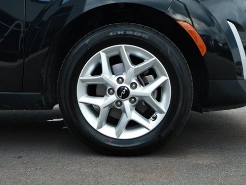 Used 2024 Kia Soul LX w/ Option Group 015 FWD image 5