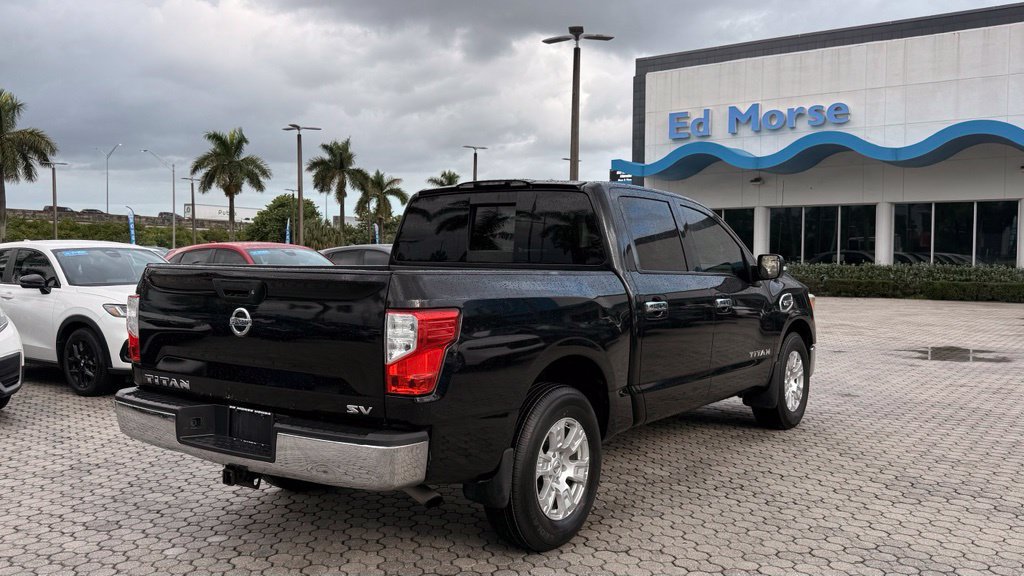 Used 2017 Nissan Titan SV RWD image 12