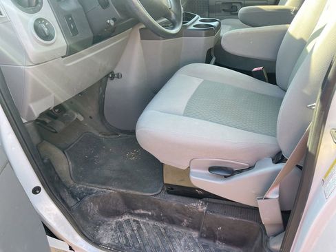 Used 2014 Ford E-350 and Econoline 350 XLT image 6