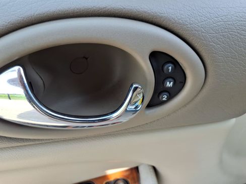 Used 2002 Jaguar XK8 Convertible RWD image 17