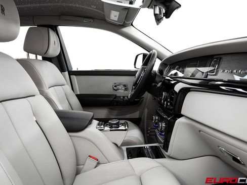 Used 2024 Rolls-Royce Phantom Sedan w/ The Phantom Package image 37