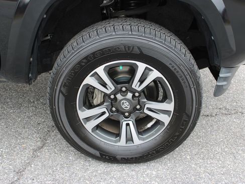 Used 2019 Toyota Tacoma TRD Sport image 41