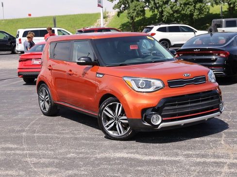 Used 2018 Kia Soul ! w/ Tech Package FWD image 2