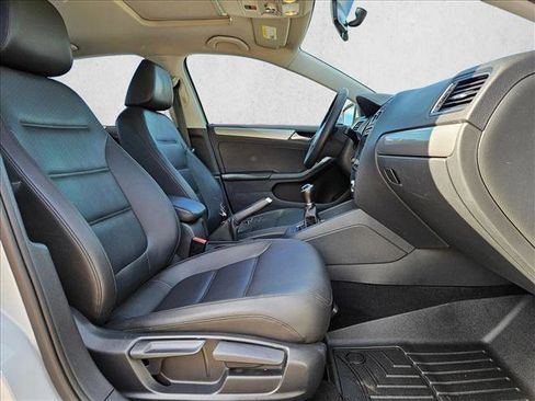 Used 2017 Volkswagen Jetta SE FWD image 19