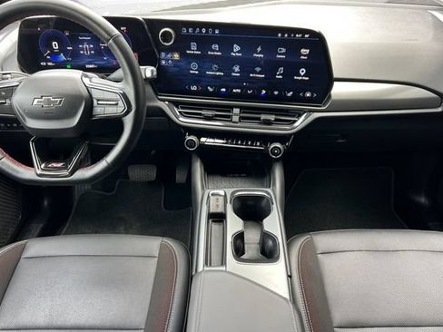 Used 2025 Chevrolet Equinox EV RS FWD image 17