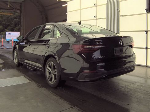 Used 2024 Volkswagen Jetta SE FWD image 4
