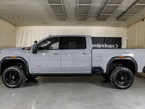 Used 2024 GMC Sierra 2500 AT4X image 11