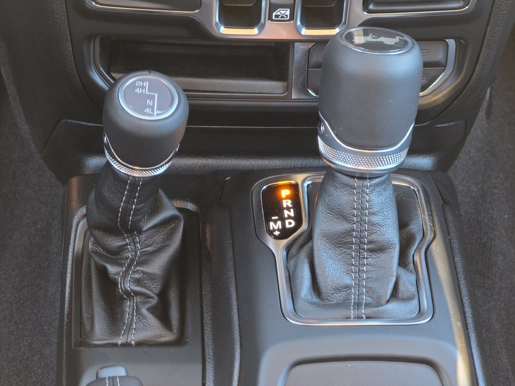 New 2026 Jeep Wrangler Unlimited Sahara AWD/4WD image 32