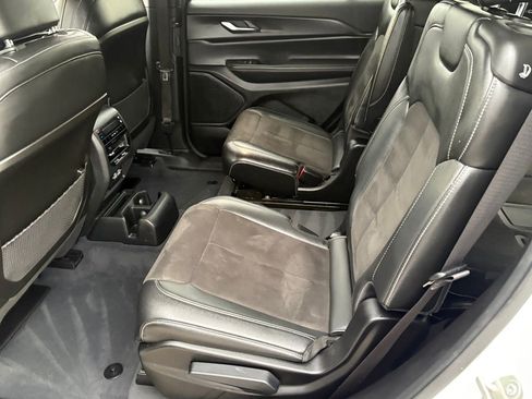 Used 2023 Jeep Grand Cherokee L Laredo RWD image 38