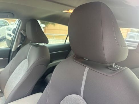 Used 2022 Toyota Camry LE image 9