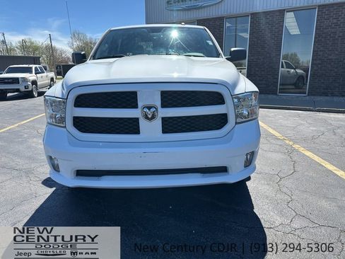 Used 2017 RAM 1500 Express w/ Express Value Package AWD/4WD image 3