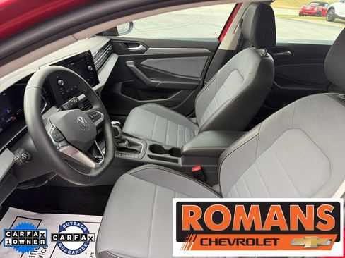 Used 2025 Volkswagen Jetta SE image 11