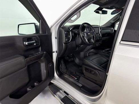 Used 2020 Chevrolet Silverado 1500 LTZ image 3