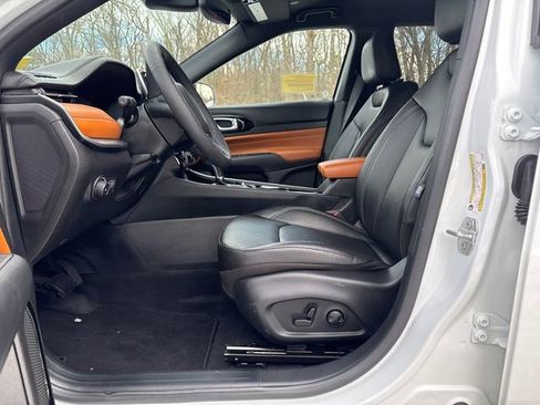 Used 2025 Jeep Compass Limited image 39