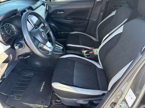 Used 2022 Nissan Versa SV image 10