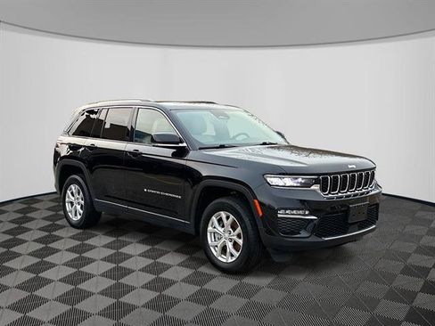 Certified 2023 Jeep Grand Cherokee Limited image 3