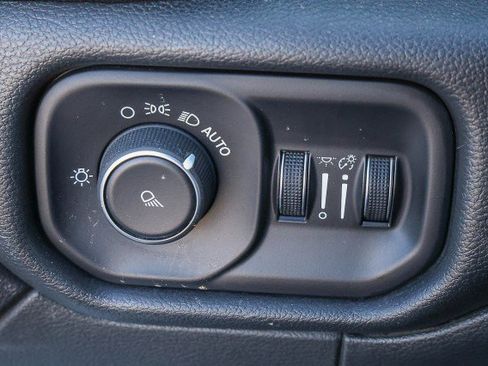 Used 2020 RAM 3500 Tradesman w/ Chrome Appearance Group image 24