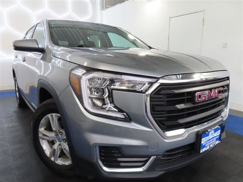 Used 2023 GMC Terrain SLE FWD image 2